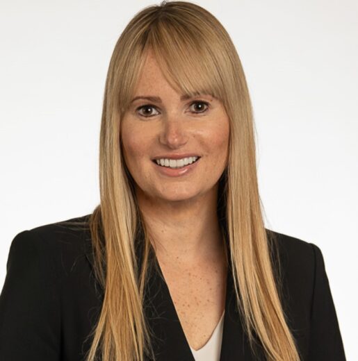 4×4 Amber Sherman – Headshot 2023